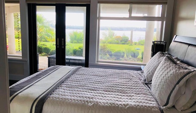 Saanichton Waterfront 2BR suite with superb views