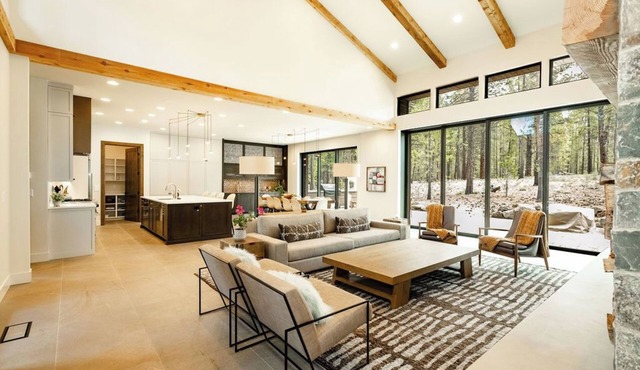 Sable Rock Retreat- Modern Luxury w/5 beds, 6 ba, spa, sauna, 2nd living room.
