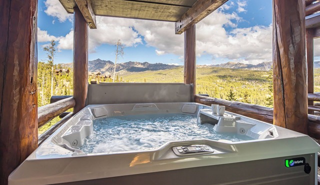 Saddle Ridge Ski in/Ski out condo, private hot tub