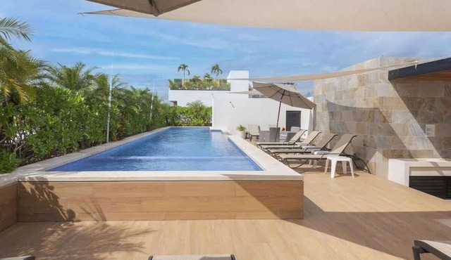 Safe & Private Condo with Rooftop Pool