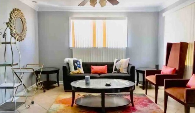 Safe, quiet,comfy single family home cl , 10 min drive to downtown