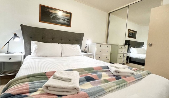 Safe & secure 2 bedroom apartment on Melbourne St, North Adelaide. Near CBD and Hospital. Car Park!