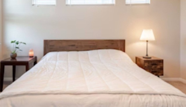 Safe Serene Eco-Friendly 3-Bed Sanctuary with Tranquil Nature Trails Backyard