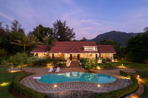 SaffronStays Moira 6-BR Lakeside Villa with Infinity Pool & Jacuzzi