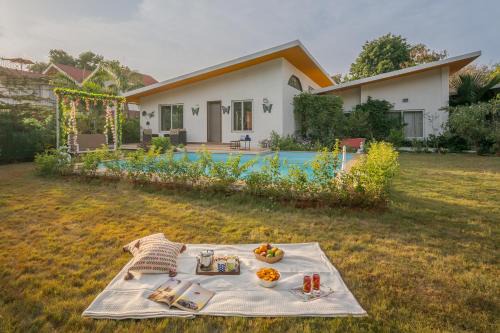 SaffronStays Roselle, Malavli - pet-friendly pool villa with modern interiors