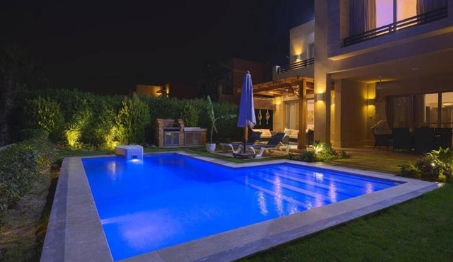 Safty Palm Oasis Private Pool with Golf View & 5 minutes away Beach Access