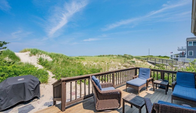 Sagamore Oceanfront Cottage—Decks & Sunsets