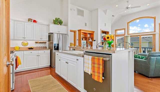 Sail Away 6 Bedroom Home in Manteo