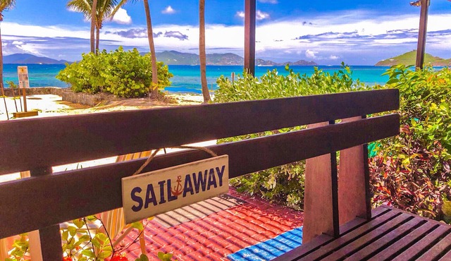 Sail Away II-WOW Beachfront to Paradise and Remodeled. GENERATOR on property.
