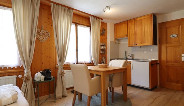 Saint-Luc is accessible all year round from Sierre by car or bus. However, the Val d'Anniviers is a