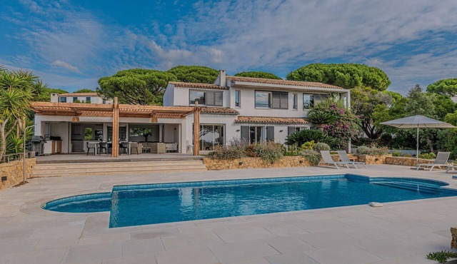 Sainte-Maxime renovated villa with sea view