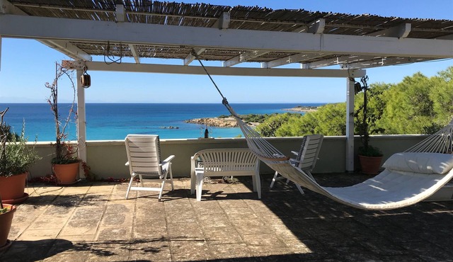 Salento, elegant villa, immersed in a pine forest 50 meters from the beach