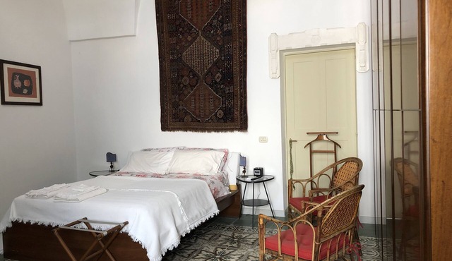 Salento: mini casa 36m2 con ampia corte in centro storico a 13km dal mare