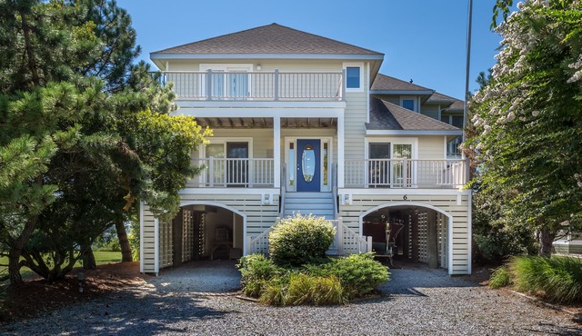 Salt Hay Hideaway - Family friendly fun - Wharton's Cove - Walk to the Beach!