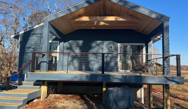 Salt Marsh Sanctuary on Nasketucket Bay-the Blu Haus!