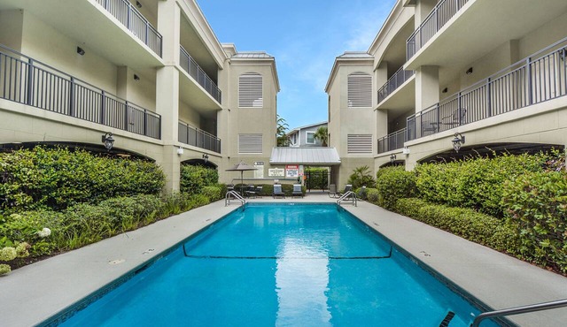 Salt Therapy! Large Studio Unit w/extra bedroom