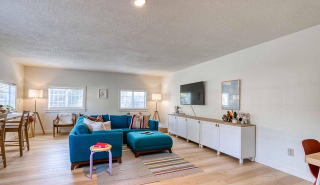 Saltbox Cottage - Meredith Lodging