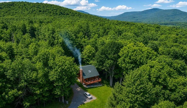 SaltBox Lodge: Windham | Privacy | Family Friendly