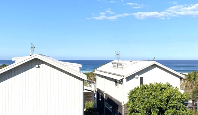 Saltwood Retreat at Caves Beach Villas