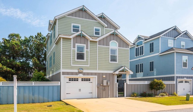 Salty Breeze: Oceanside, Elevator,Hot Tub, Community Pool Access!