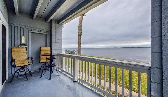 "Salty Breezes", Panacea.Bay Front, Balcony, Pool, No Boats, No Pets, Wifi