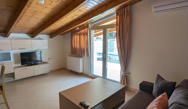 Samaras Apartments in Kamena Vourla