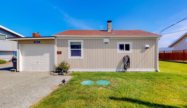 Samish Bay Cottage | Bayfront home in Bow with gorgeous view