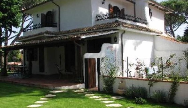 San Felice Circeo: Magnificent Villa in an exclusive residence on the sea with private access to beach