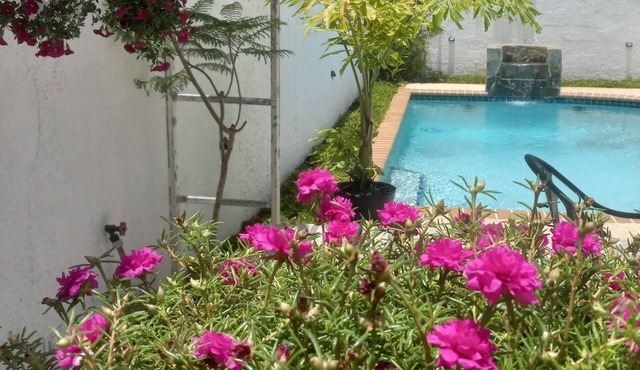San Juan, Garden suite w/private POOL, outdoor kitchen/BBQ & peaceful