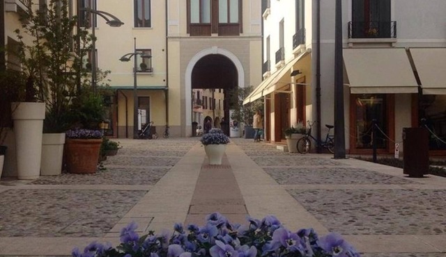 SAN LEONARDO LATIN SUITE
