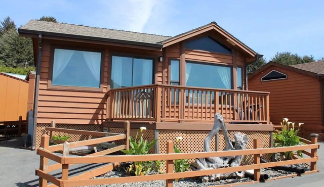 Sand Castle - Ocean Cabin 25 W Private Jacuzzi (Private Beach Owned by White Rock Resort)
