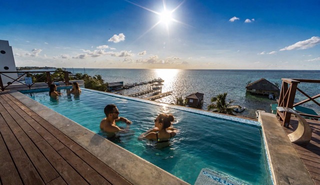 Sandbar Beachfront Hotel & Hostel