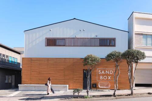 SANDBoX