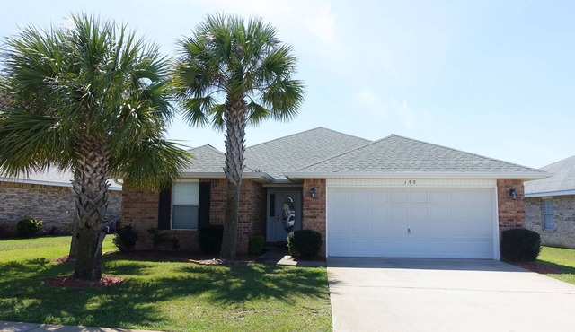 Sandcastle - Largest Heated Pool, Walk to Private Beach, GolfCart, Pet Friendly