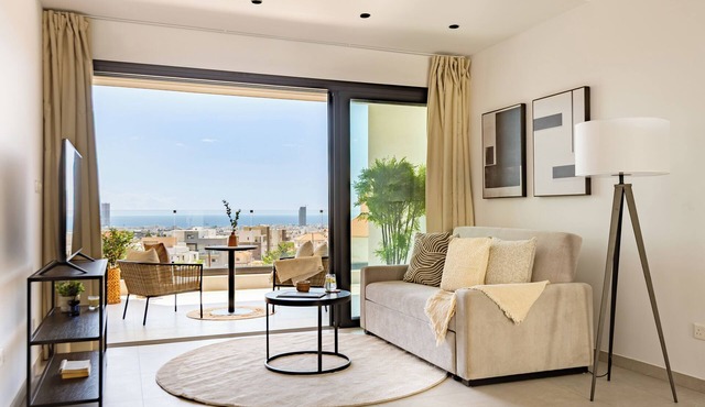 Sanders Eduardovich - Lovely 2-Bdr with Balcony