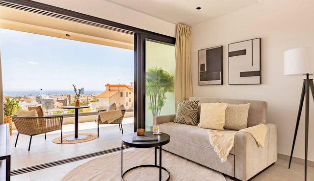 Sanders Eduardovich - Great 2-Bdr with Balcony