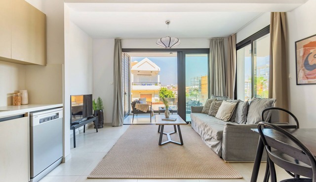 Sanders Only - Adorable 2-Bdr Apt with Balcony