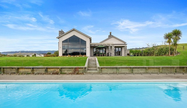 Sandhill Beach House - Te Horo Holiday Home