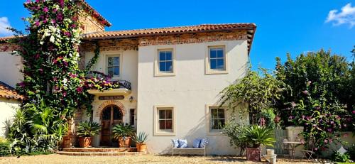 Sandmartins Private Secure Villa