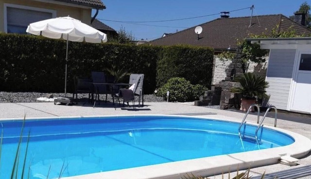 Sandra´s Ferienwohnung mit Pool by Interhome