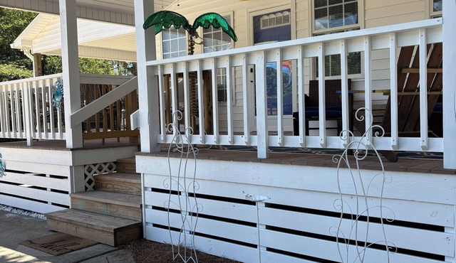 Sandy Beach Cottage sleeps 8. Lots of golf courses near by.