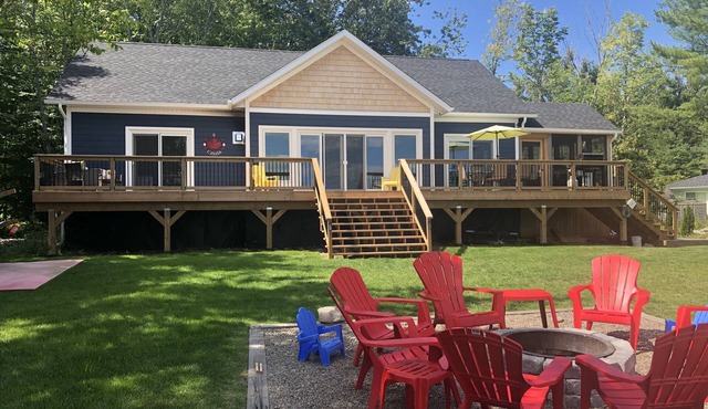 Sandy beach cottage in Muskoka - great for families!