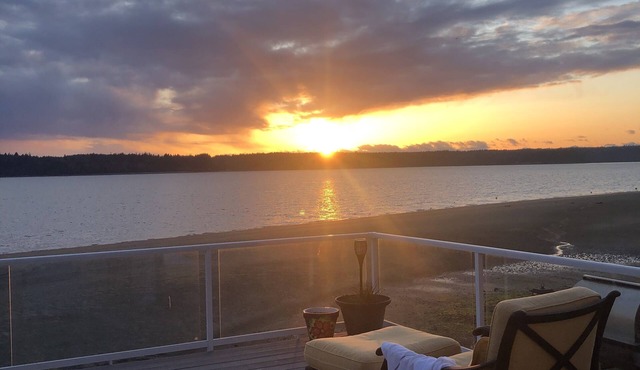 Sandy Beach Front Cottage with great Sunsets