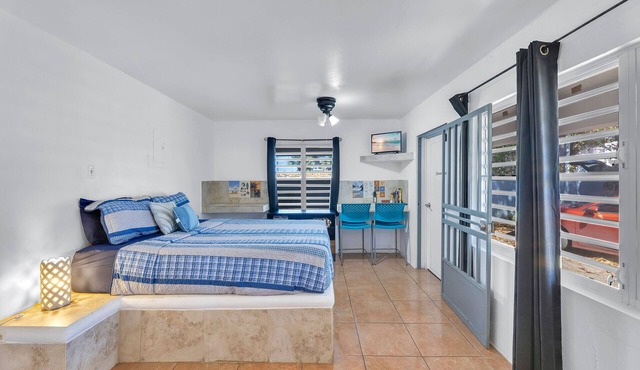 Sandy Beach Studio Private Terrace & Parking Walk to Surf