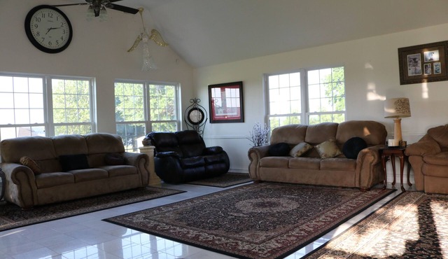 Sandy Beaches-Lake Access 6000 sq. ft. -Sleeps 25 9 bedrooms, 4 bathrooms