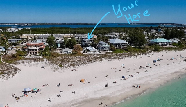 Sandy Cheeks & Barefeet, Gorgeous interior Gulf beach Place, pool, on beach side