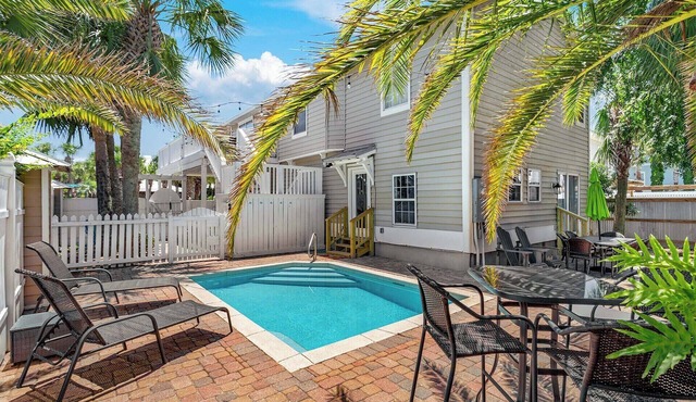 Sandy Cheeks - Pet-Friendly, Private Pool, FREE Bikes + Beach Service!