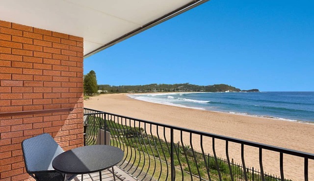 Sandy Cheeks - Sunny Beachfront Location