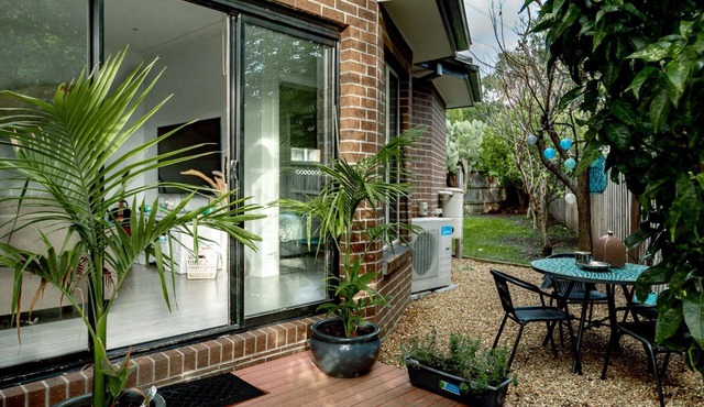 Sandy Days - 3 Bedroom home with secure backyard - 4pm check out on Sundays*