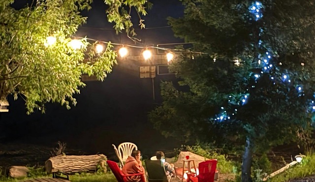 Sandy Shore Cottages. 2-bedroom lake front cottage, Sauna, Heated pool